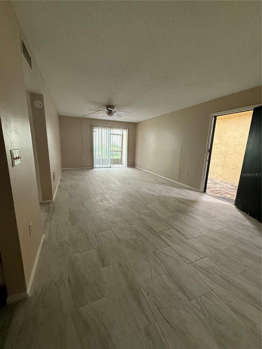 Image 7 of 18 For 944 Lake Destiny Road D