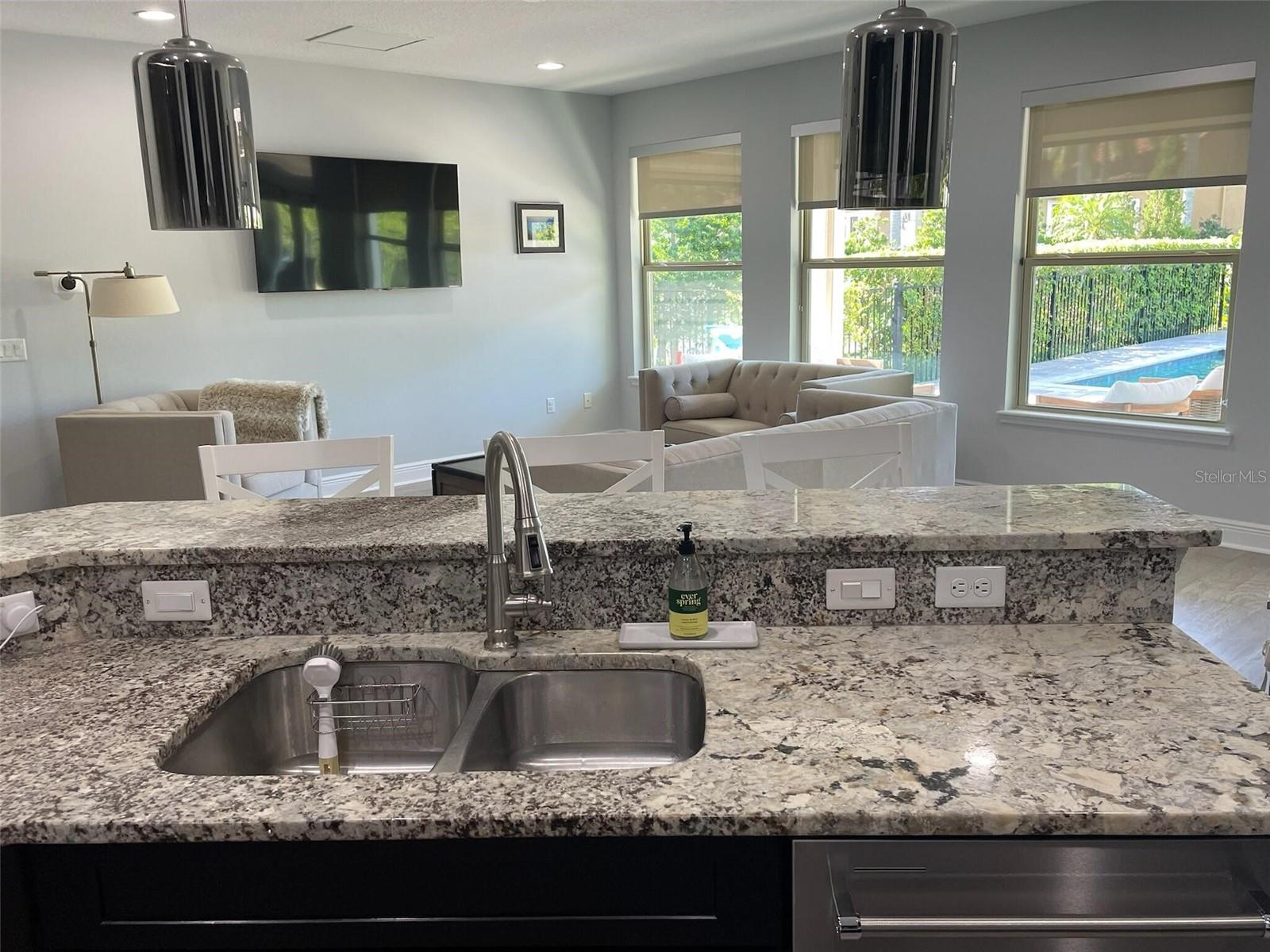 Listing photo id 15 for 302 Coco Plum Court