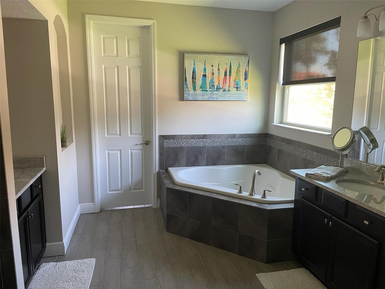 Listing photo id 19 for 302 Coco Plum Court