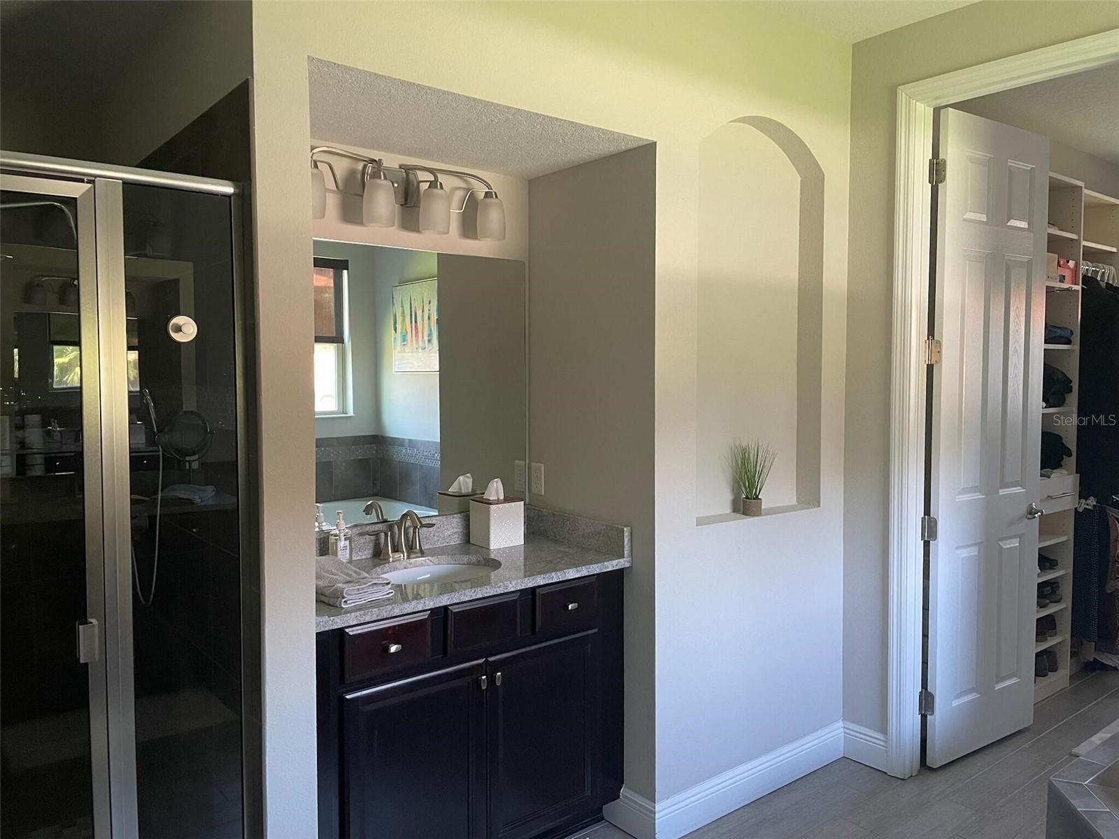 Listing photo id 21 for 302 Coco Plum Court