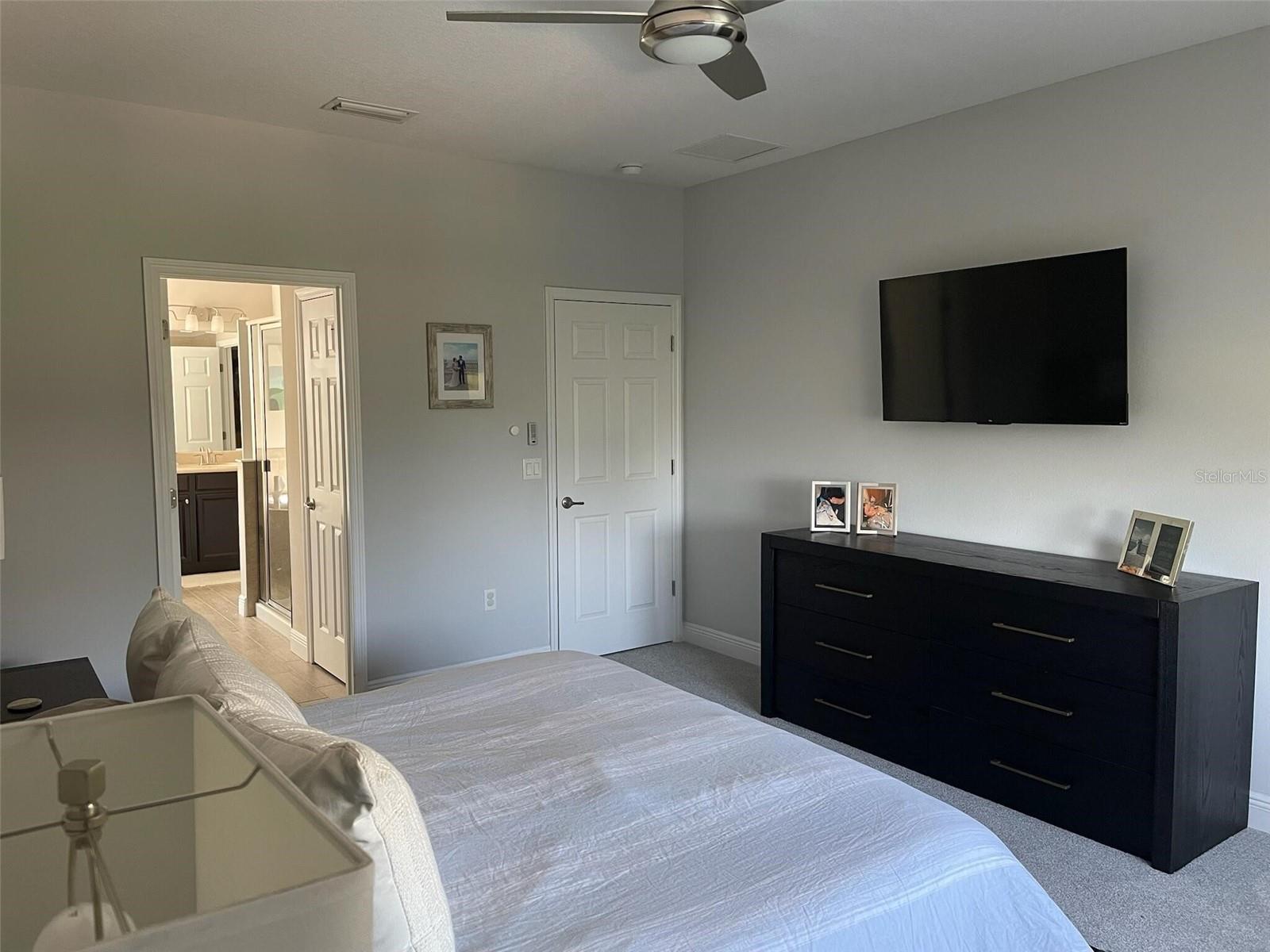Listing photo id 35 for 302 Coco Plum Court