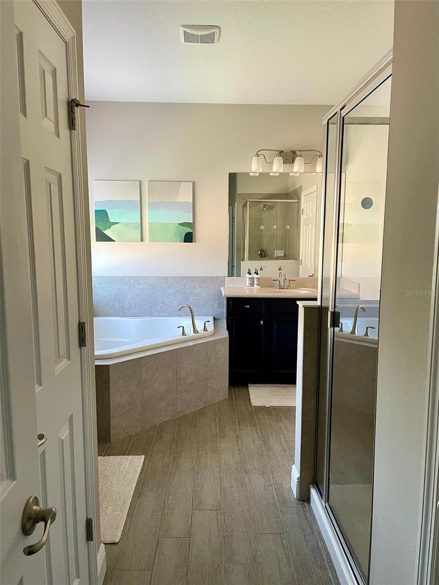 Listing photo id 37 for 302 Coco Plum Court