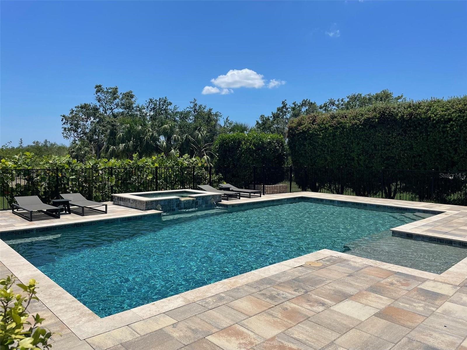 Listing photo id 52 for 302 Coco Plum Court