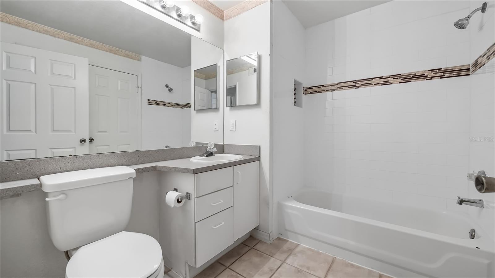 Image 17 of 26 For 8801 Latrec Avenue 8107