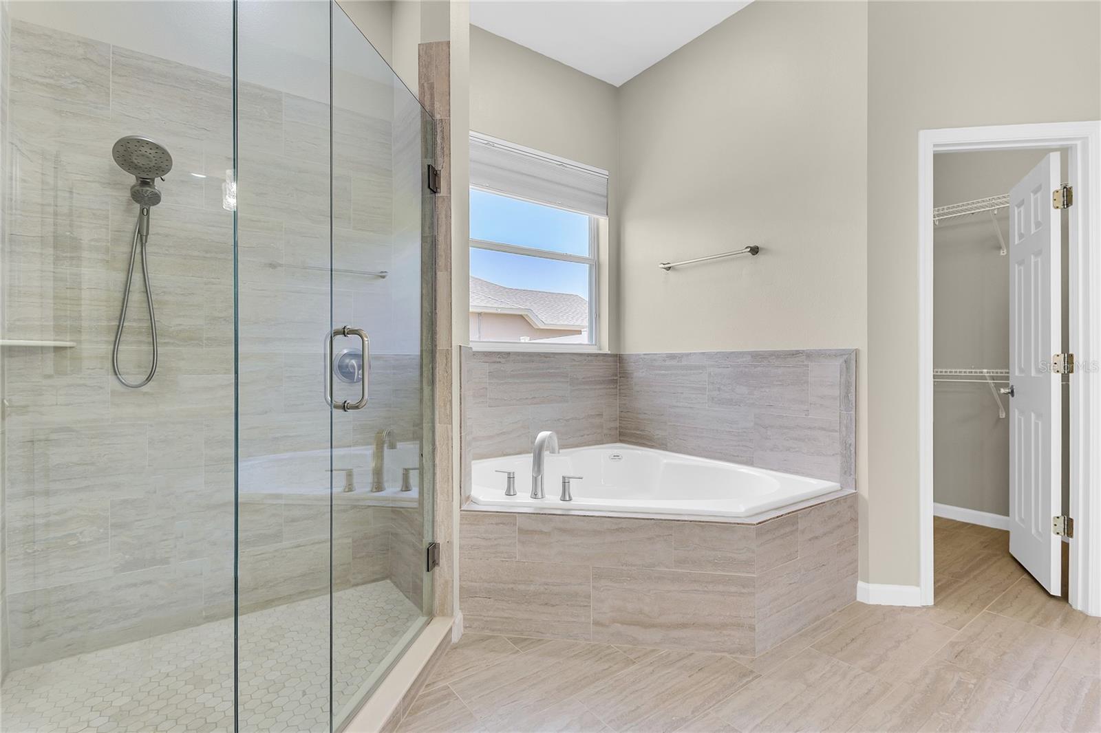 Image 13 of 21 For 10417 Oakview Pointe Terrace