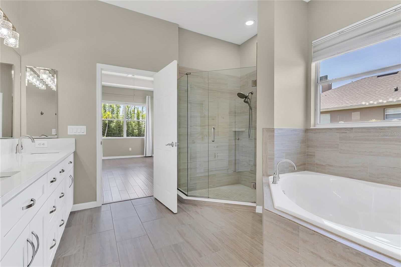 Image 14 of 21 For 10417 Oakview Pointe Terrace