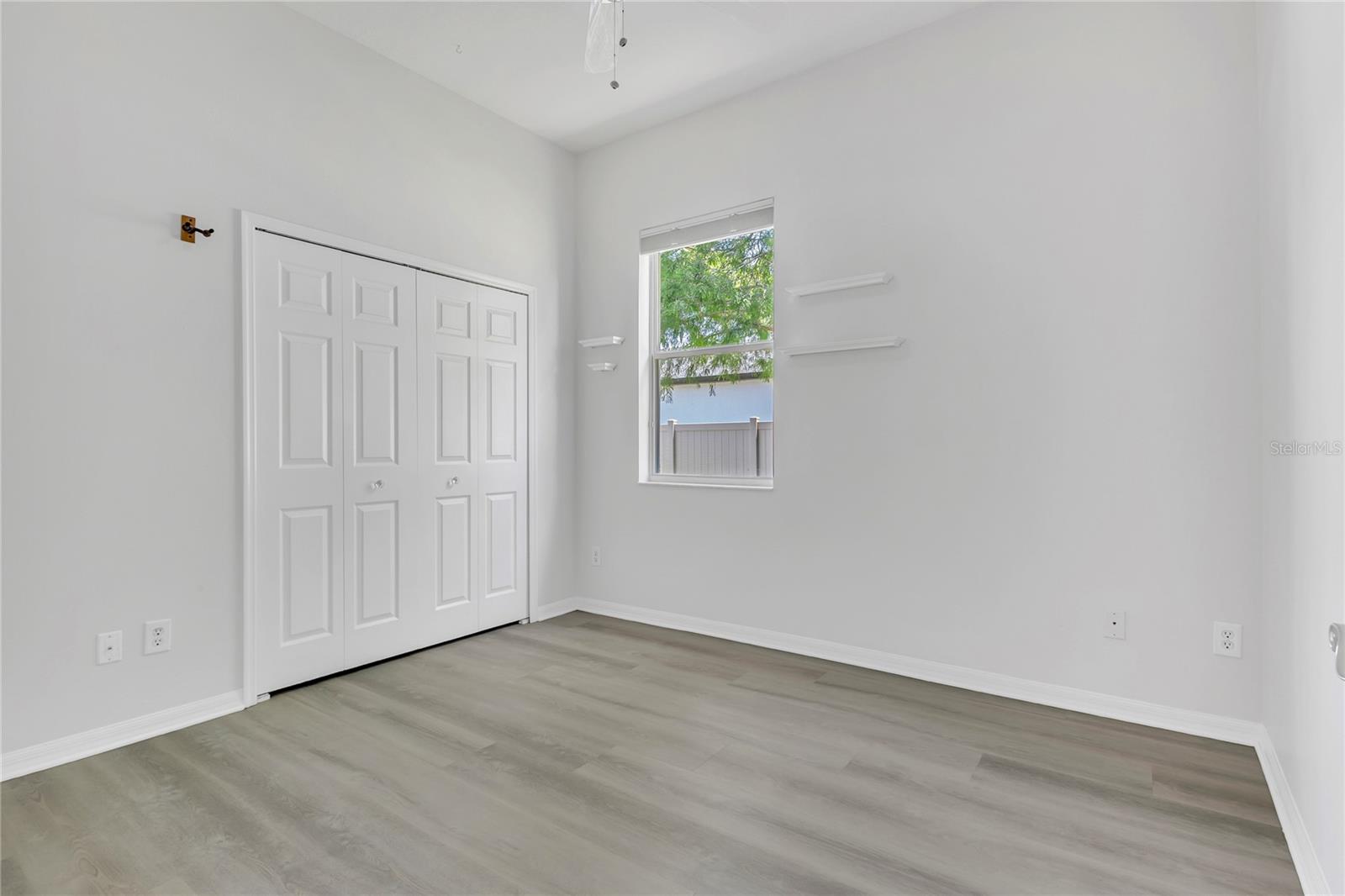 Image 17 of 21 For 10417 Oakview Pointe Terrace