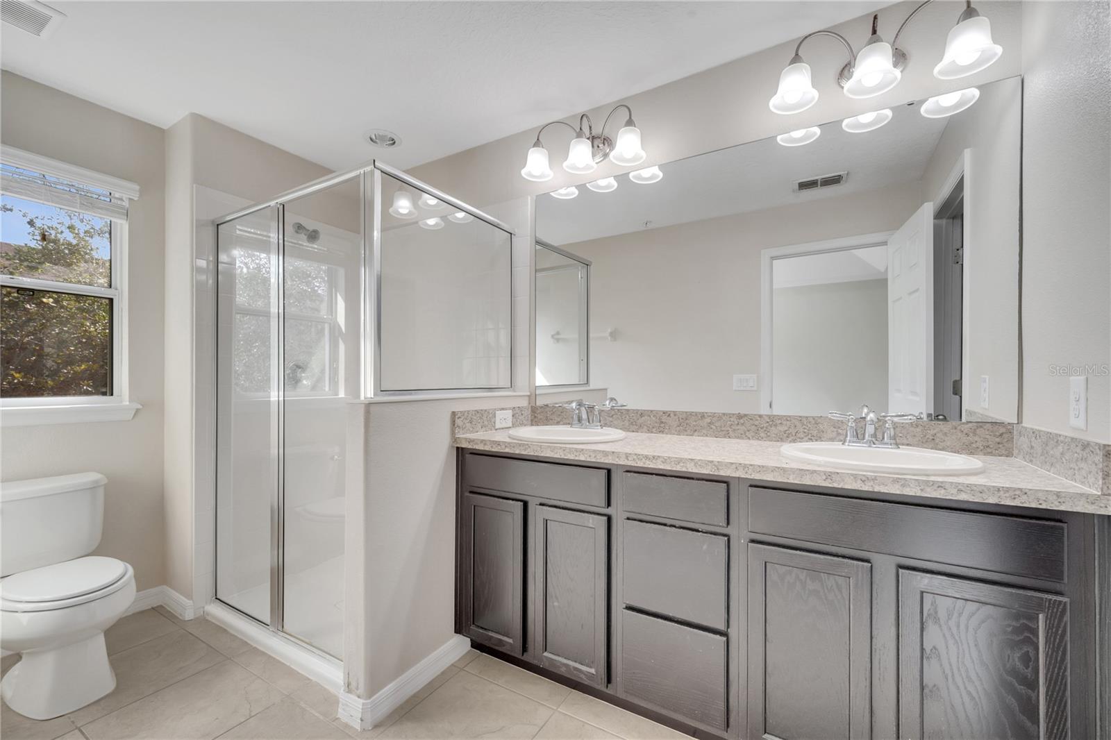 Image 17 of 36 For 9559 Silver Buttonwood Street