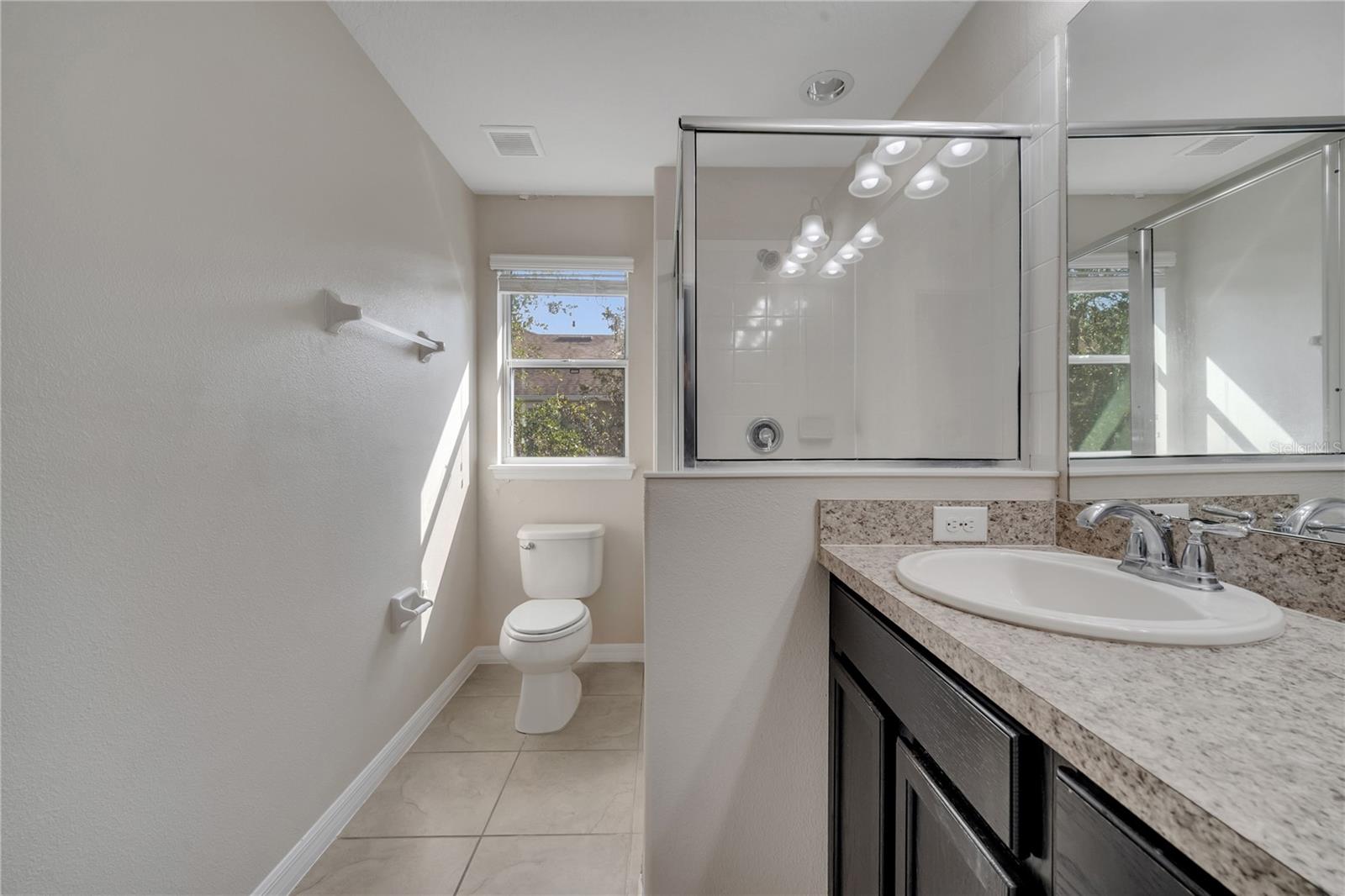 Image 18 of 36 For 9559 Silver Buttonwood Street
