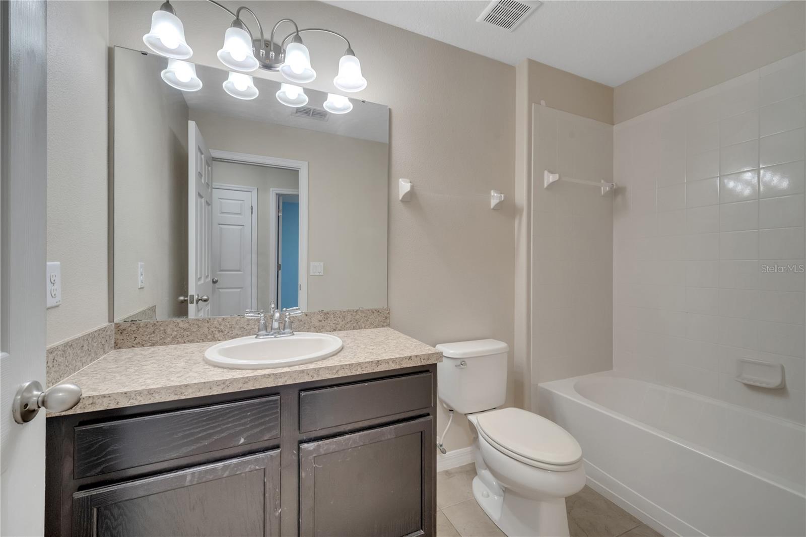 Image 22 of 36 For 9559 Silver Buttonwood Street