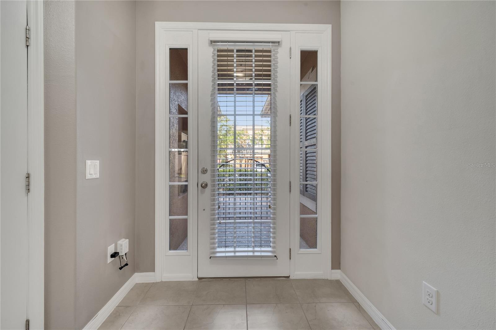 Image 4 of 36 For 9559 Silver Buttonwood Street