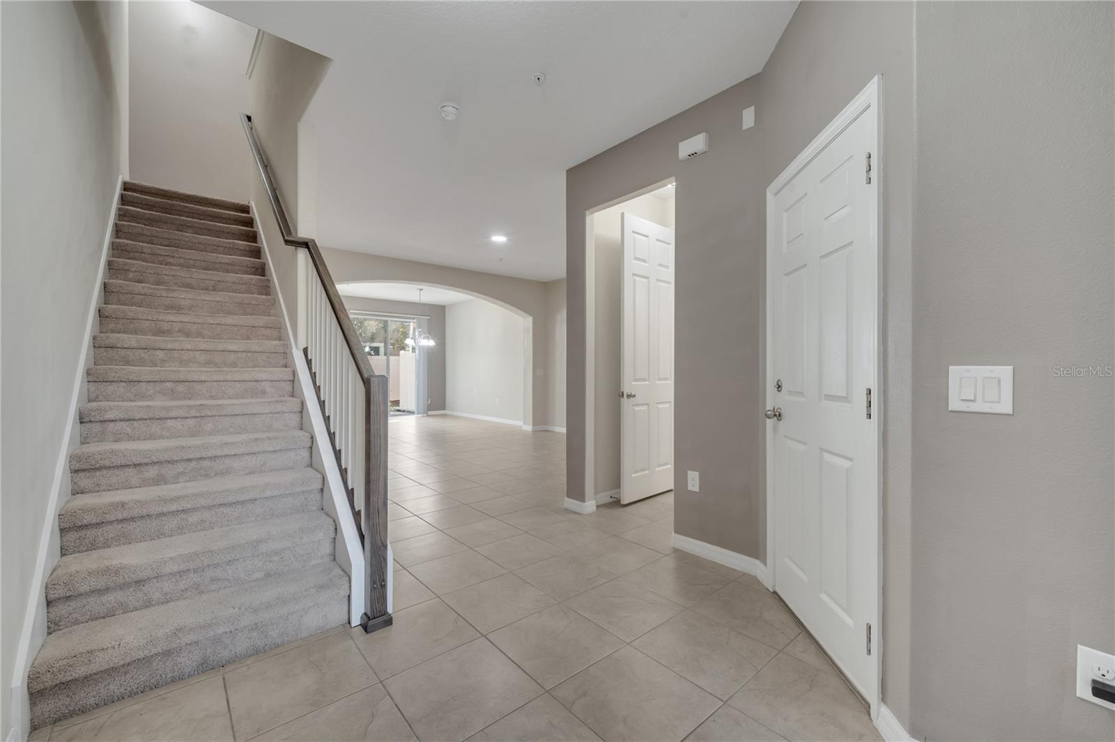 Image 5 of 36 For 9559 Silver Buttonwood Street