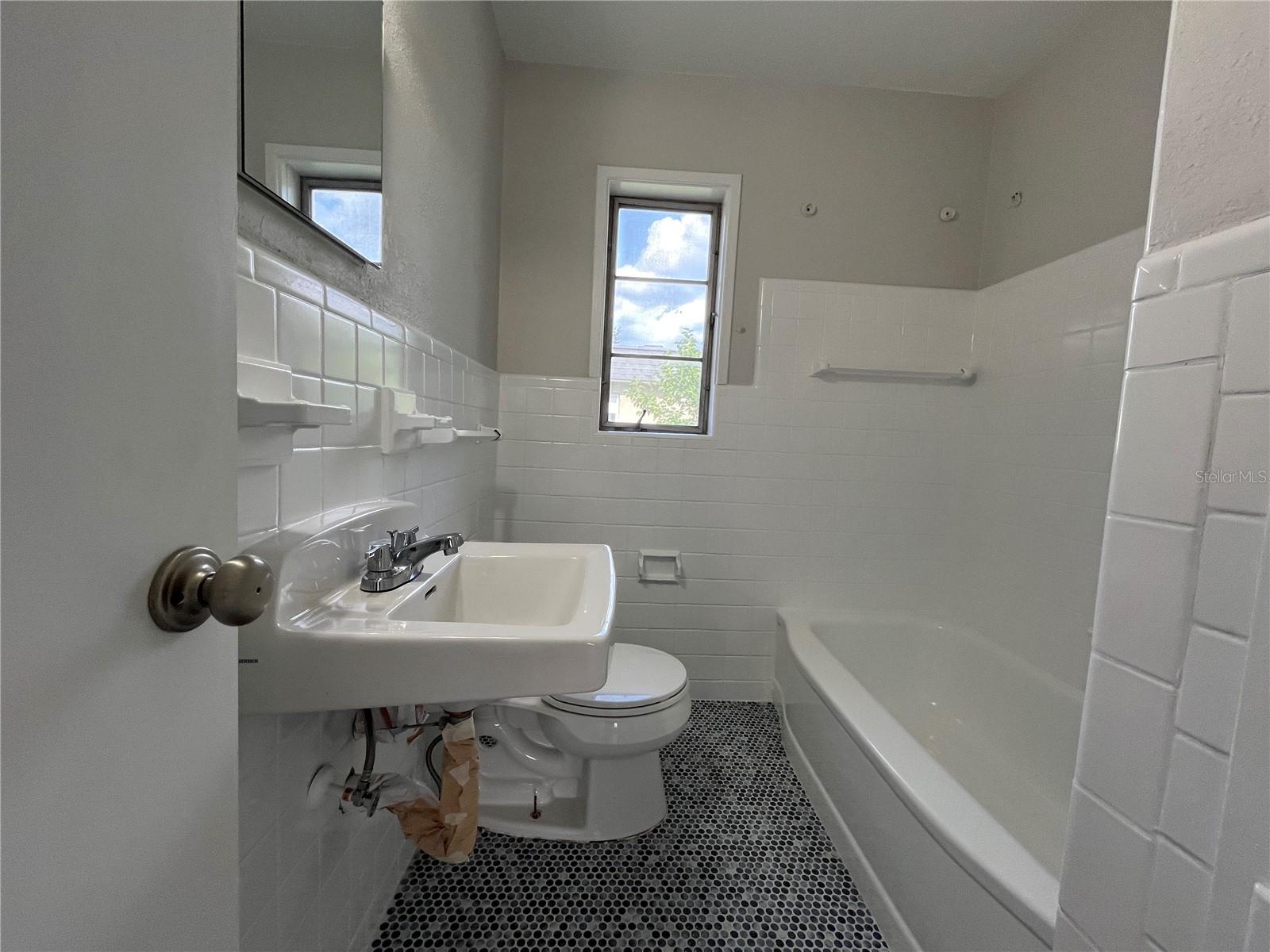 Image 8 of 9 For 2307 Formosa Avenue A