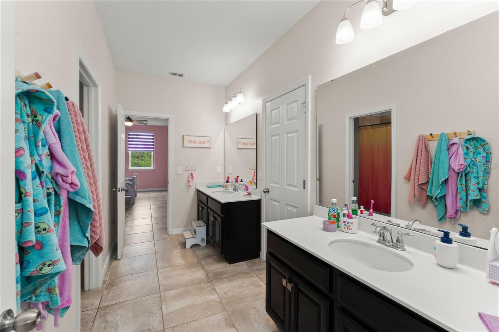 Image 28 of 45 For 2401 Oxmoor Drive