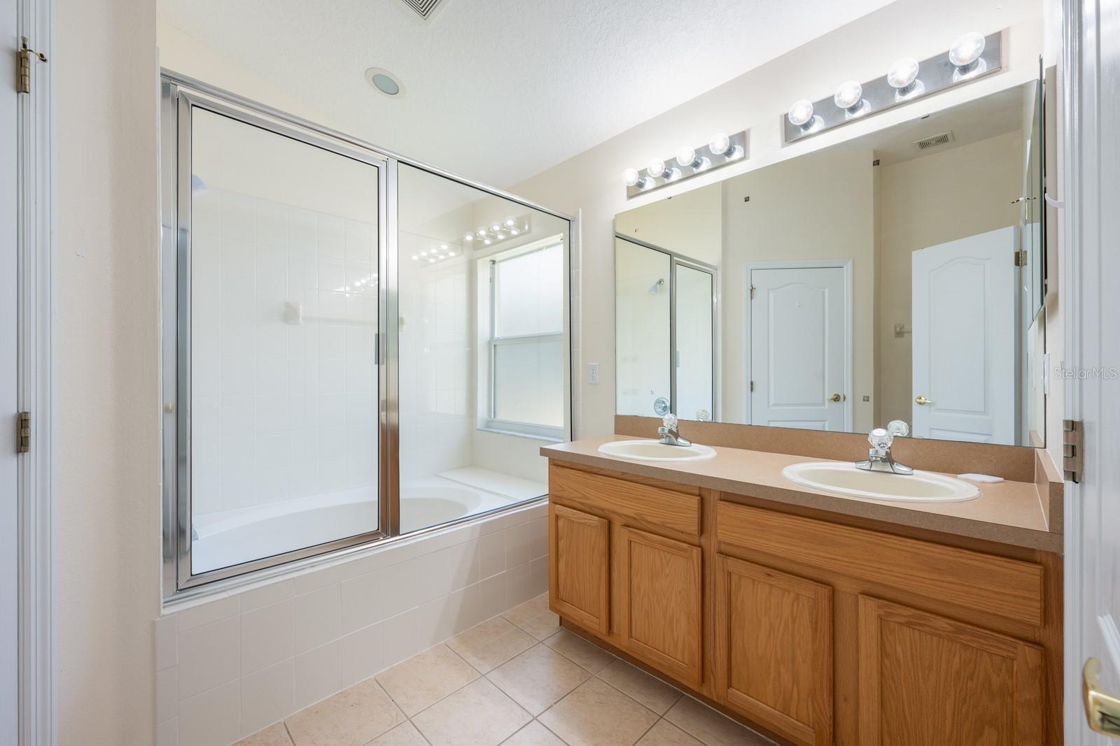 Image 11 of 30 For 15309 Markham Drive