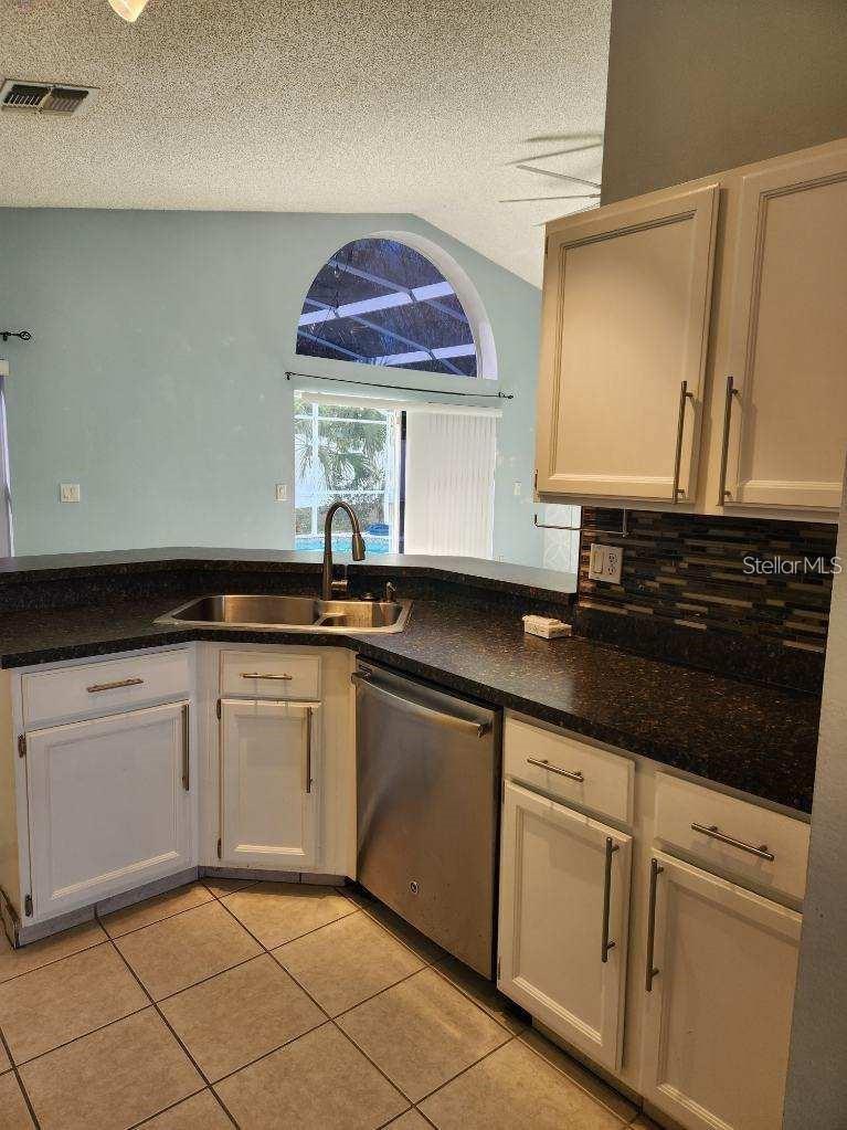 Image 6 of 21 For 2932 Paddington Way