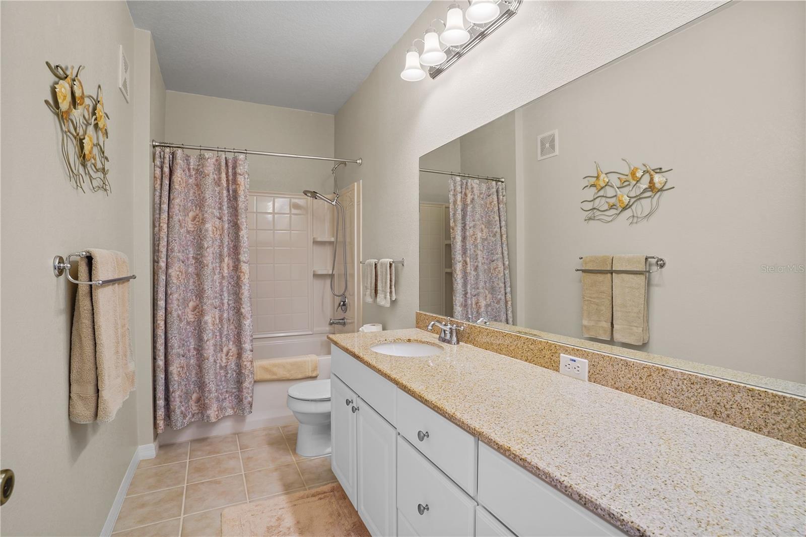 Image 22 of 47 For 1300 Eastern Pecan Place 104