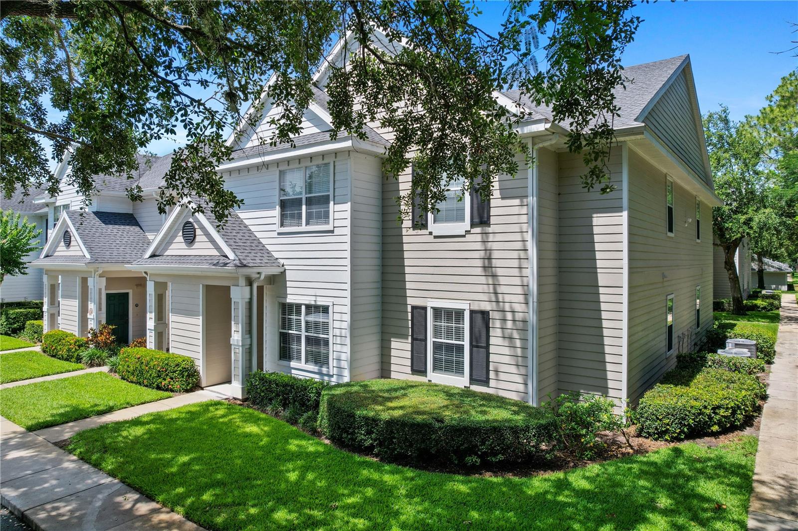 Image 3 of 47 For 1300 Eastern Pecan Place 104