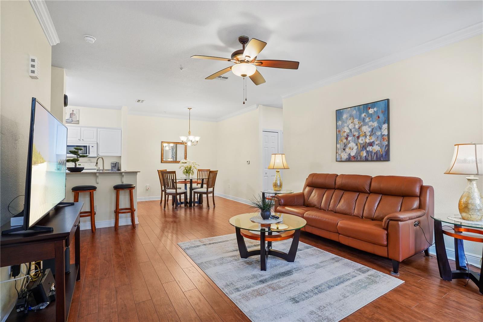 Image 5 of 47 For 1300 Eastern Pecan Place 104
