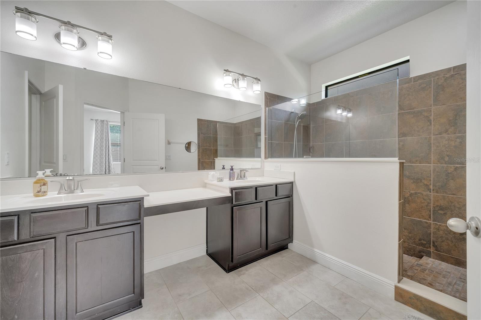 Image 31 of 58 For 921 Costa Mesa Lane