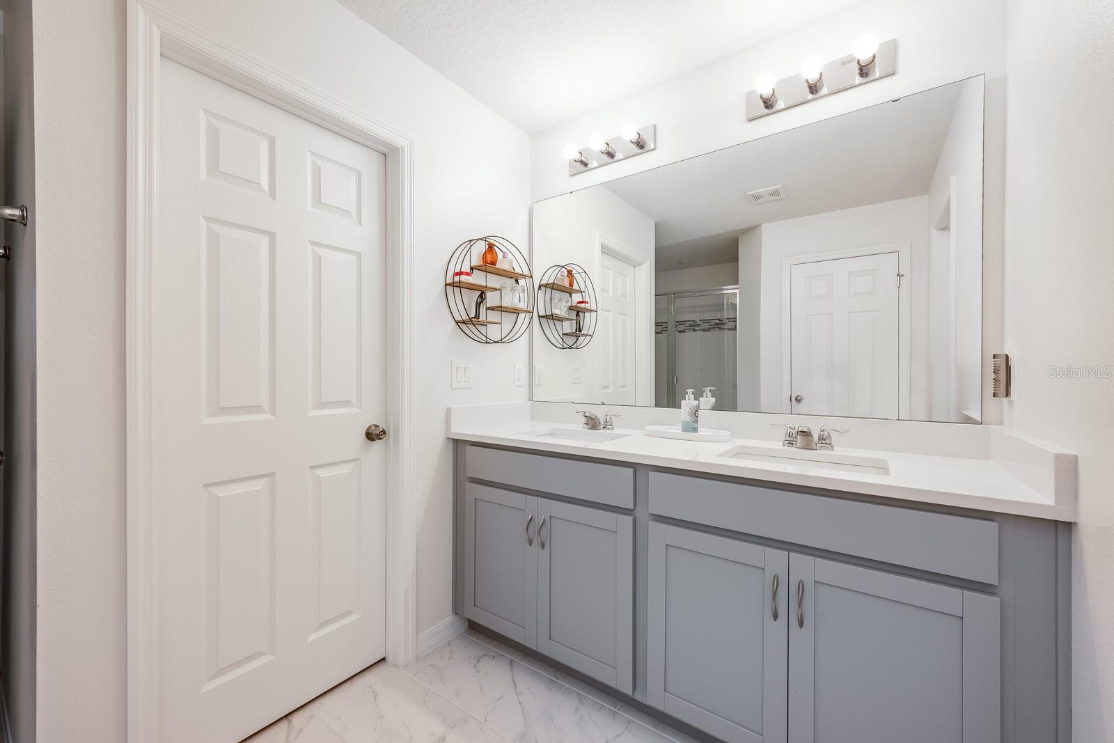 Image 10 of 22 For 10221 Highline Crest Street