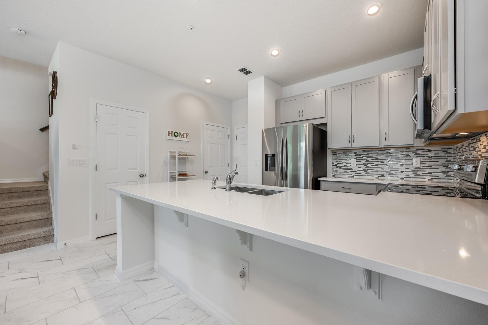 Image 4 of 22 For 10221 Highline Crest Street