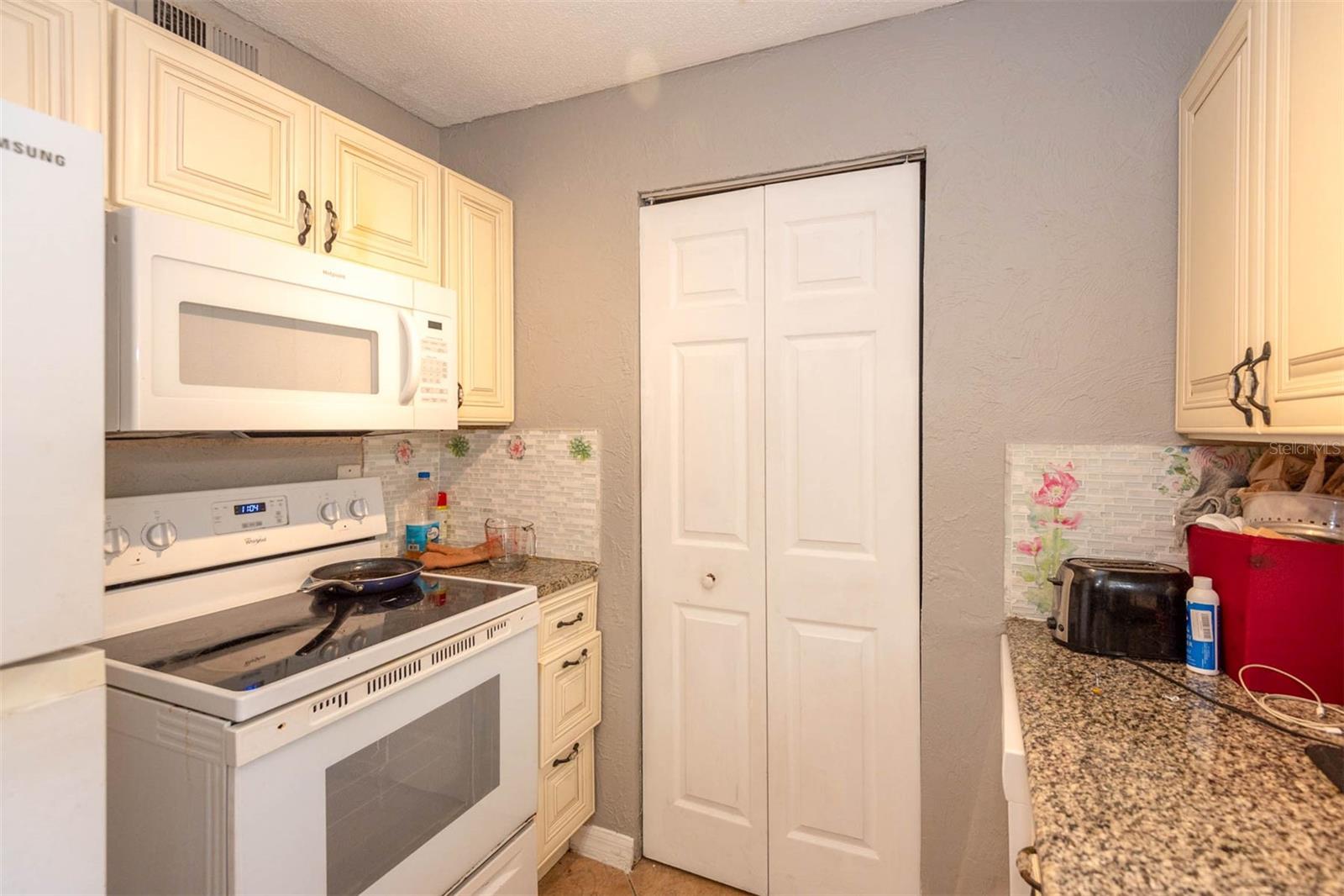 Image 10 of 19 For 303 Ridge Boulevard 2100