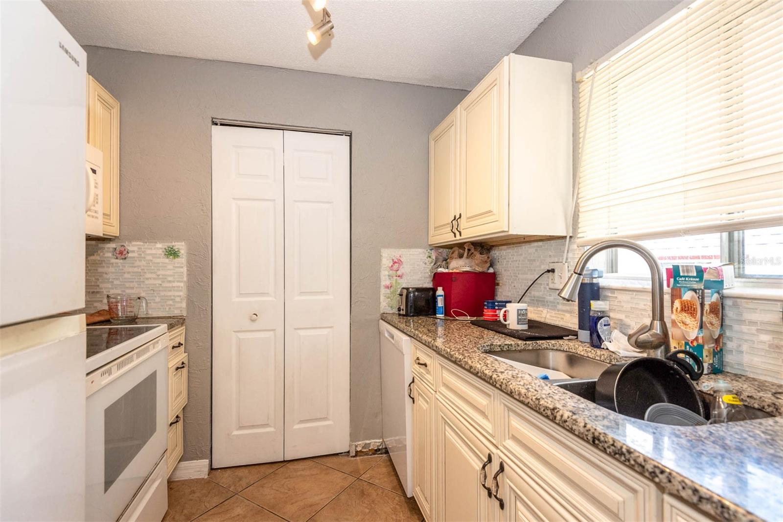 Image 11 of 19 For 303 Ridge Boulevard 2100