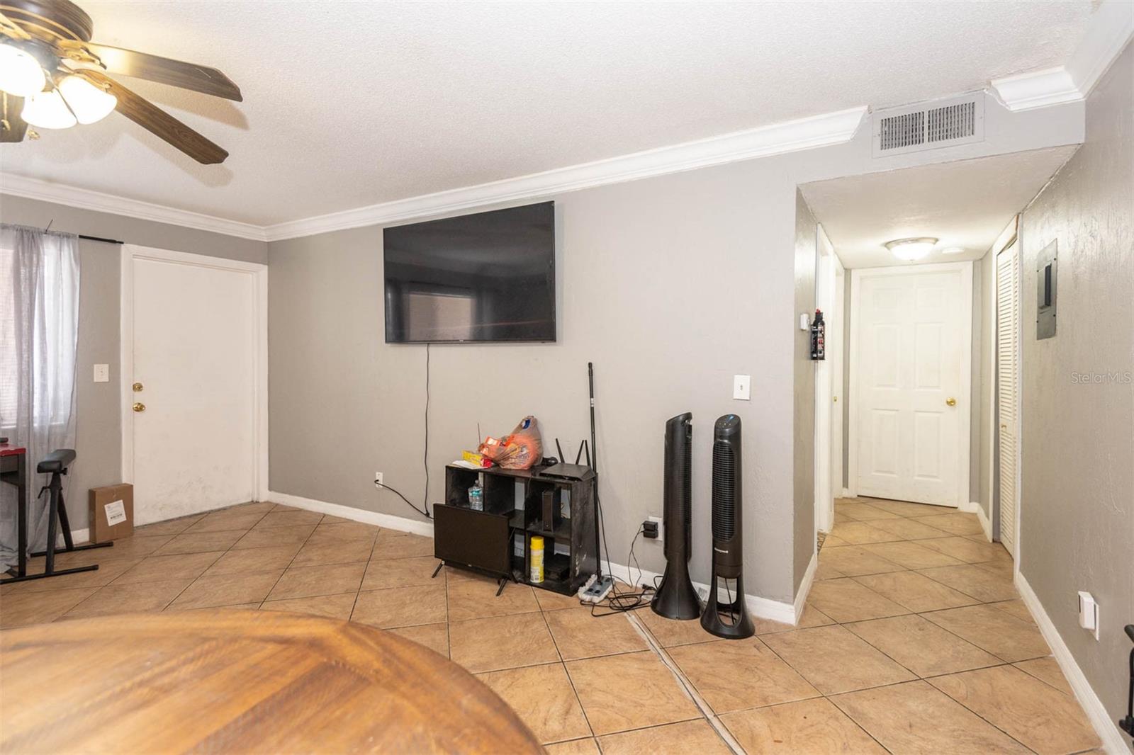 Image 6 of 19 For 303 Ridge Boulevard 2100