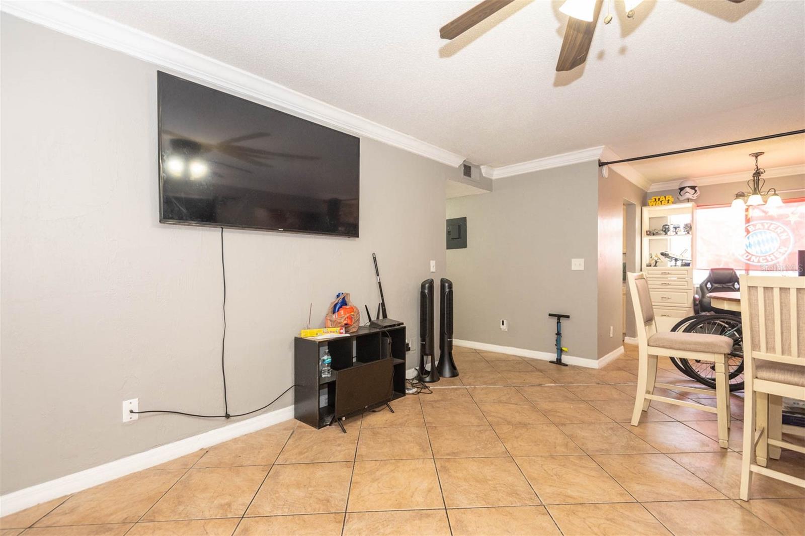 Image 7 of 19 For 303 Ridge Boulevard 2100