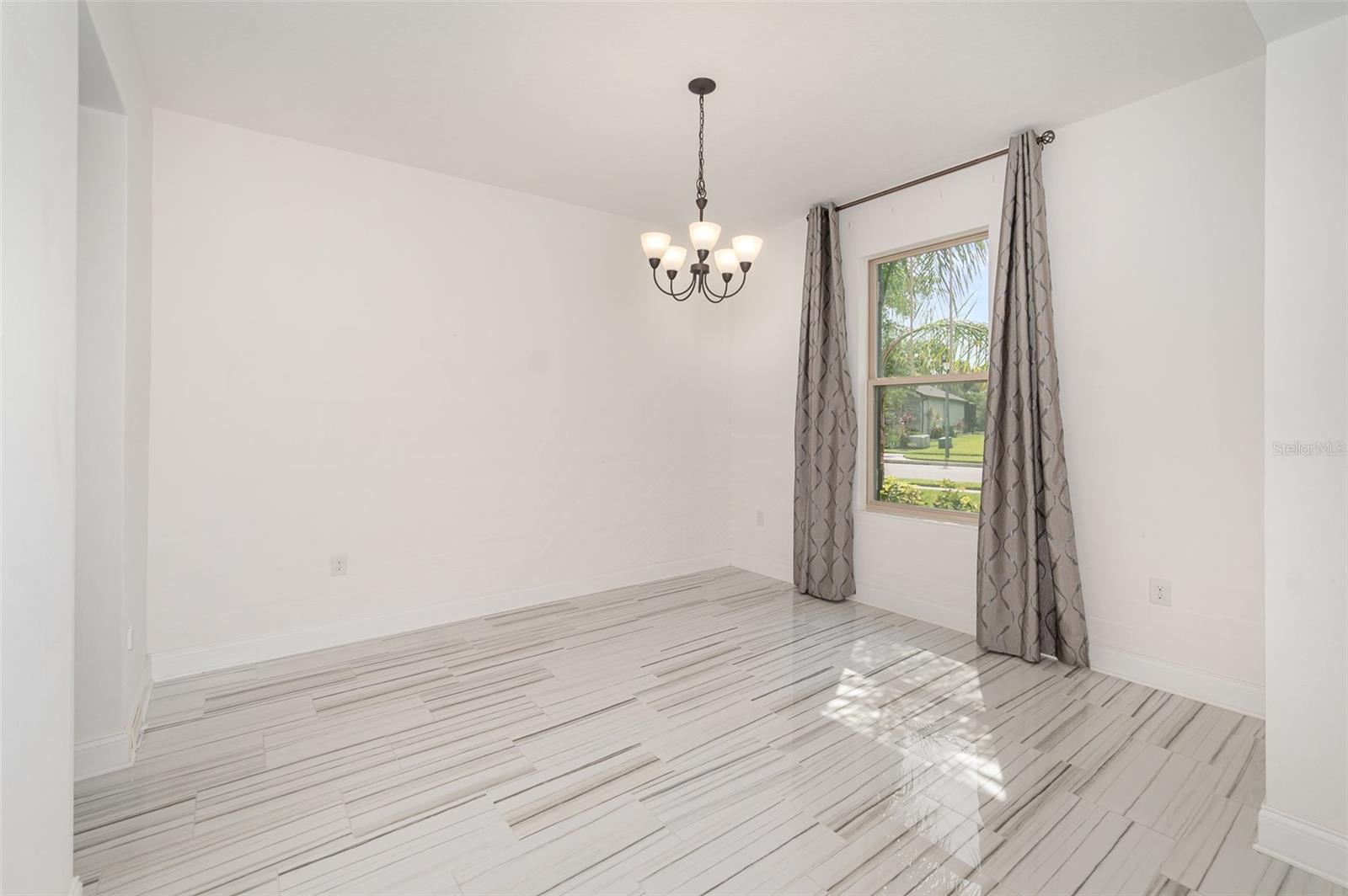 Image 9 of 41 For 2060 Panoramic Circle