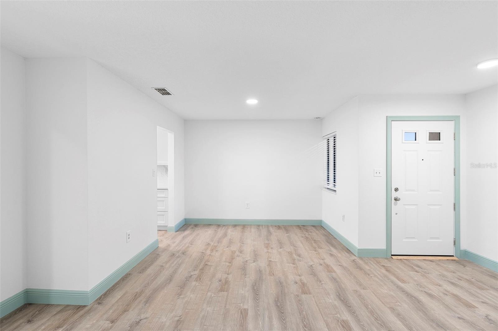Image 10 of 46 For 101 Grand Plaza Drive P6