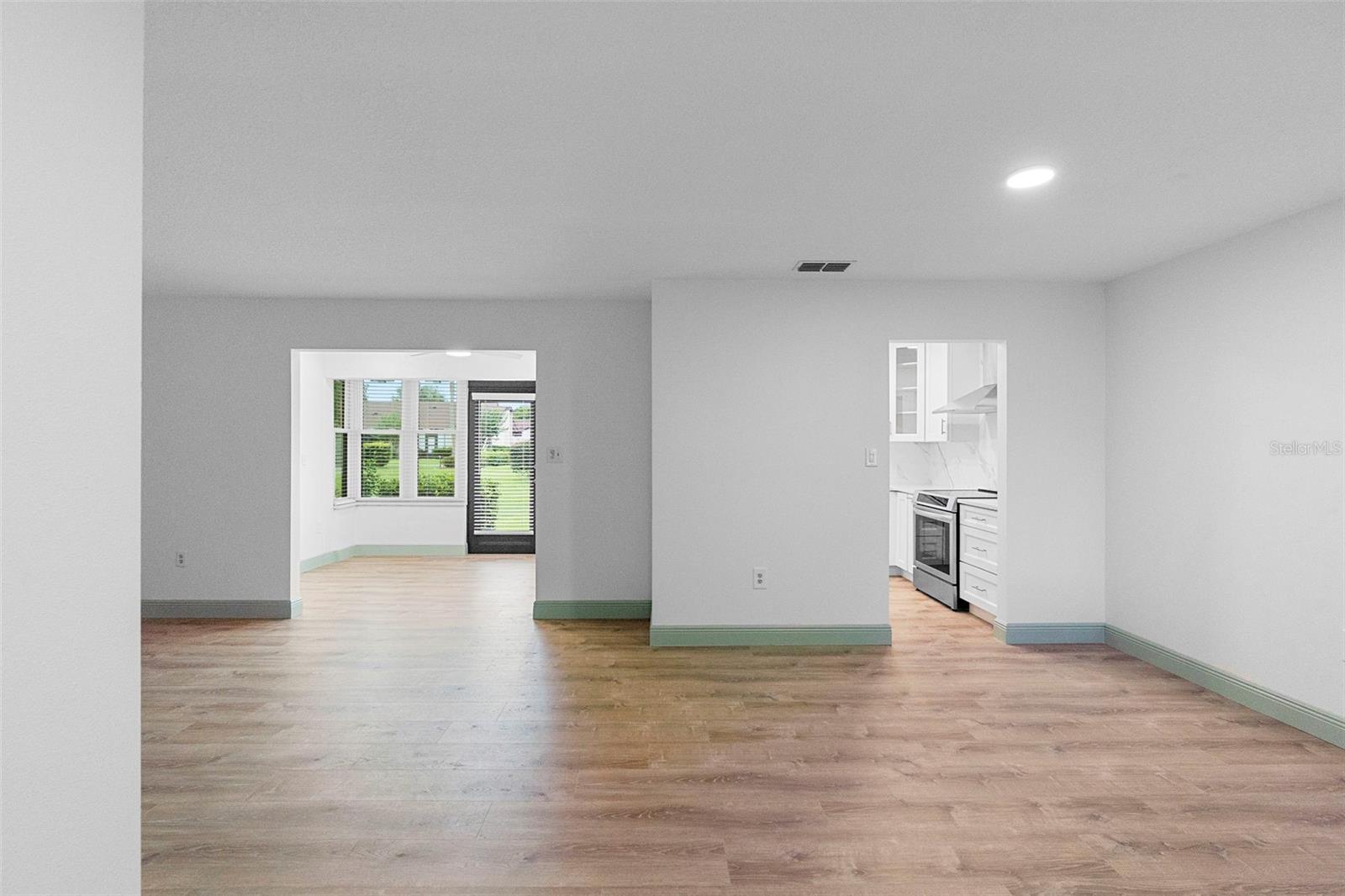 Image 12 of 46 For 101 Grand Plaza Drive P6
