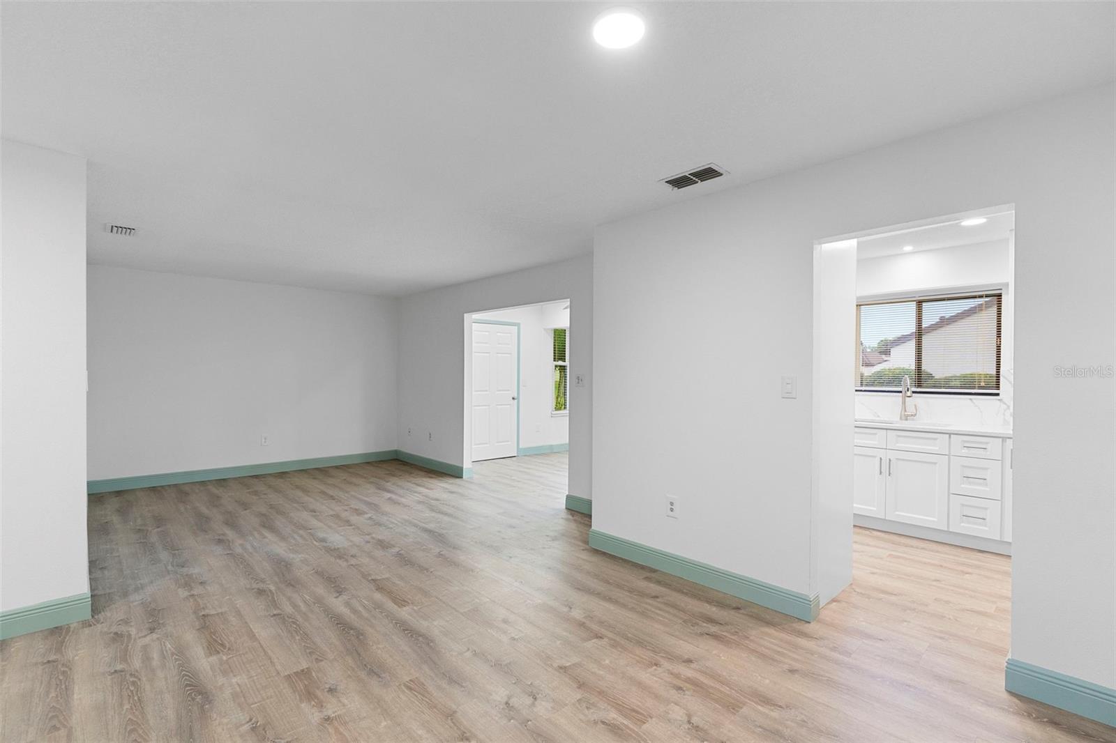 Image 14 of 46 For 101 Grand Plaza Drive P6