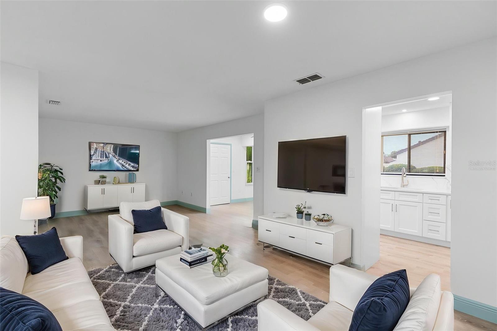 Image 15 of 46 For 101 Grand Plaza Drive P6