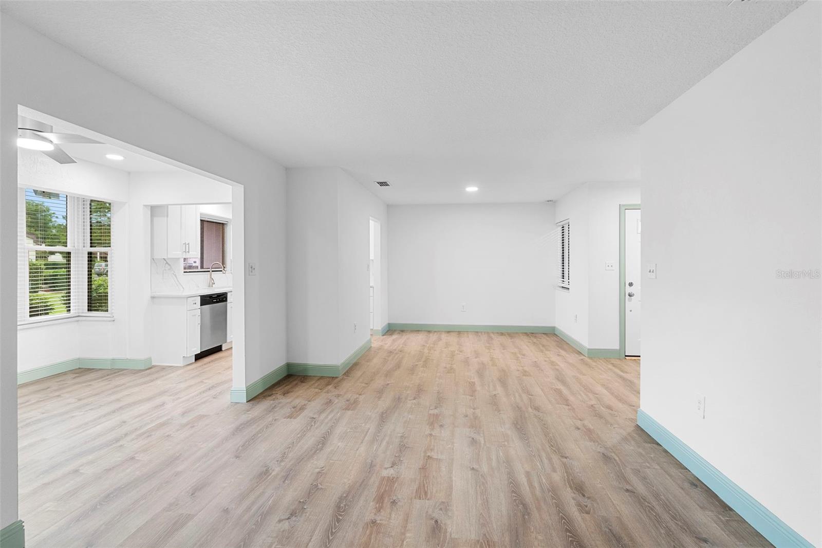 Image 17 of 46 For 101 Grand Plaza Drive P6
