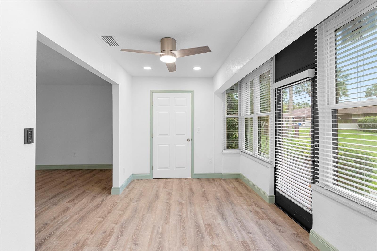 Image 19 of 46 For 101 Grand Plaza Drive P6