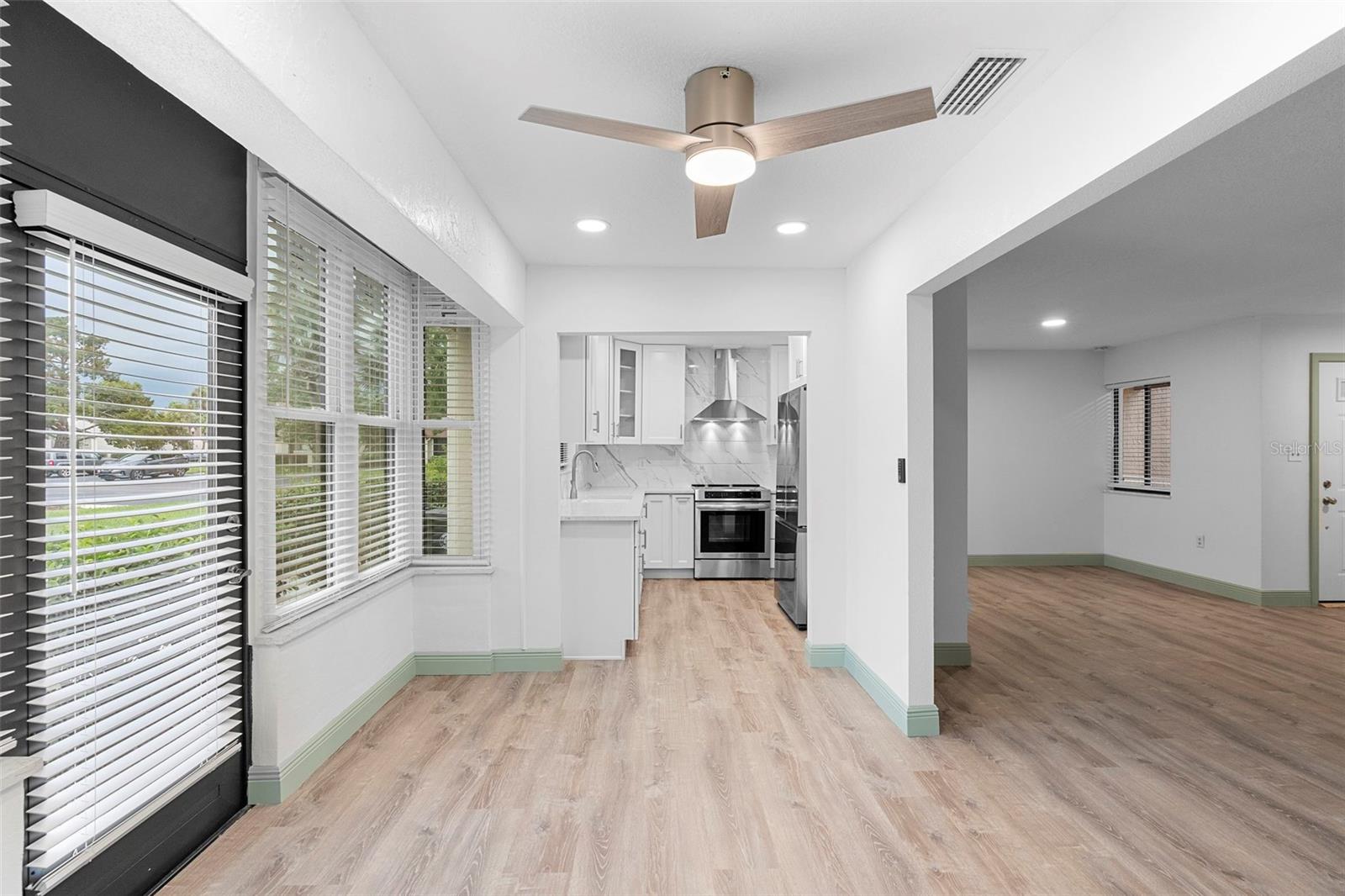 Image 20 of 46 For 101 Grand Plaza Drive P6