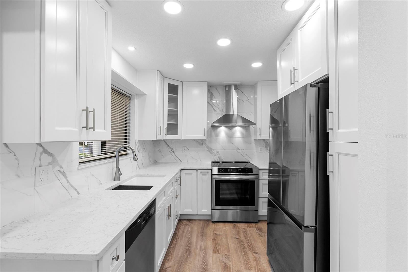 Image 22 of 46 For 101 Grand Plaza Drive P6