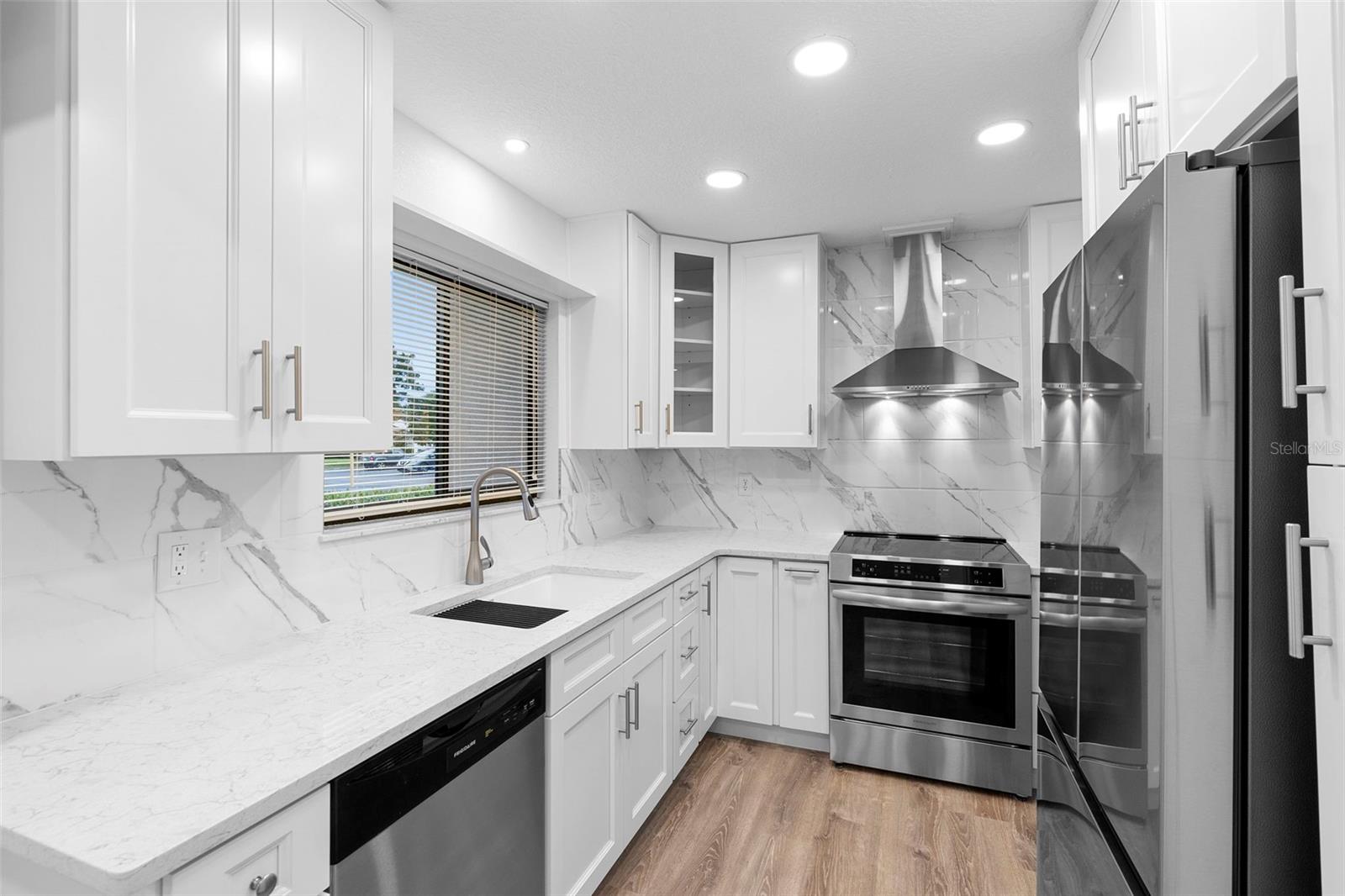 Image 23 of 46 For 101 Grand Plaza Drive P6