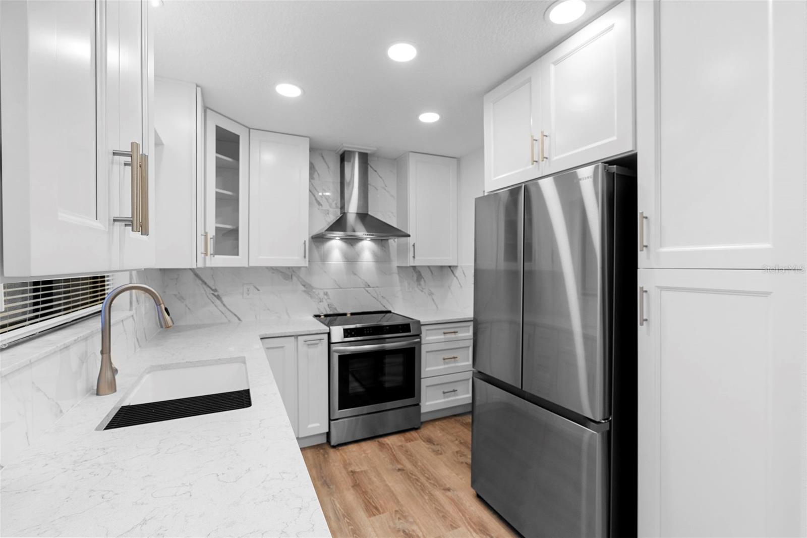 Image 24 of 46 For 101 Grand Plaza Drive P6