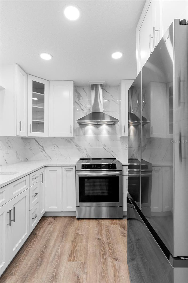 Image 28 of 46 For 101 Grand Plaza Drive P6
