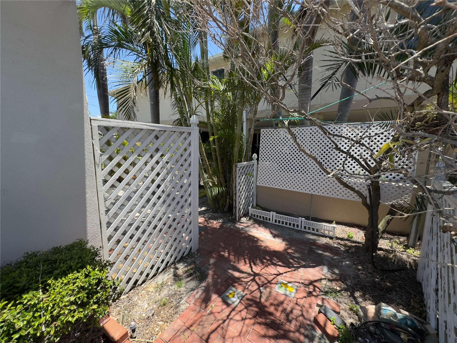 Listing photo id 9 for 16107 Gulf Boulevard