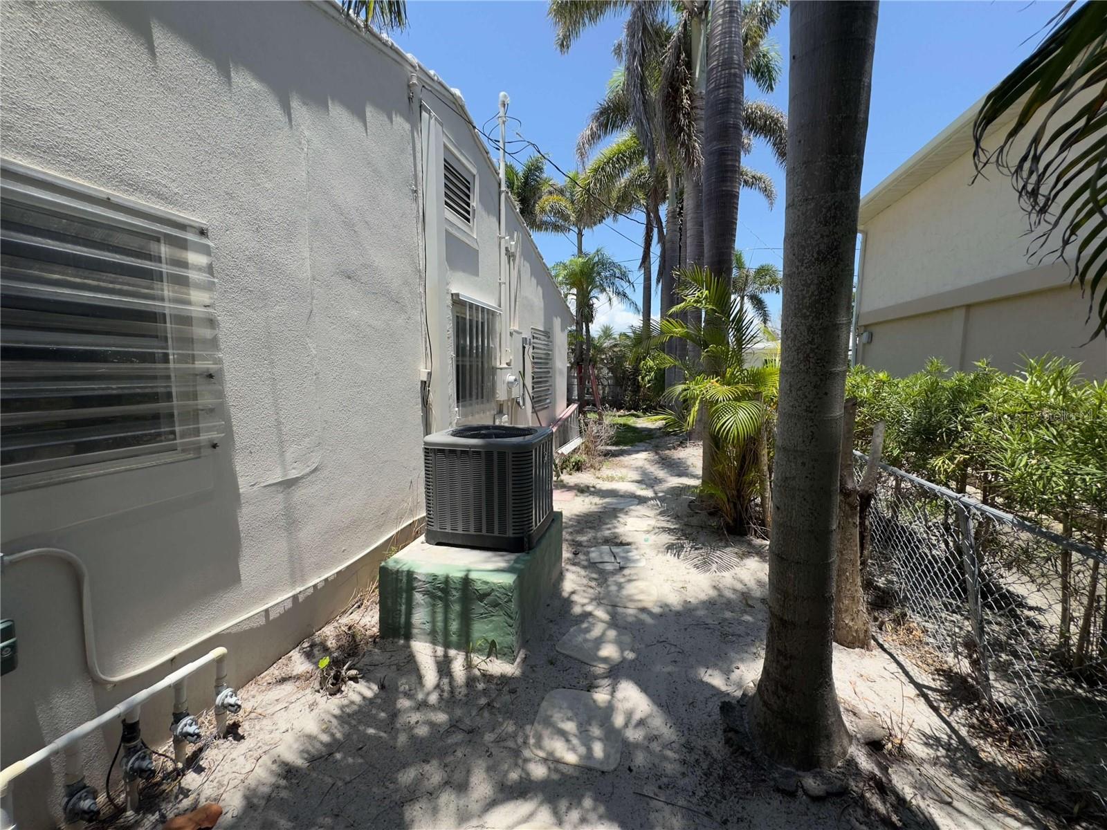 Listing photo id 10 for 16107 Gulf Boulevard