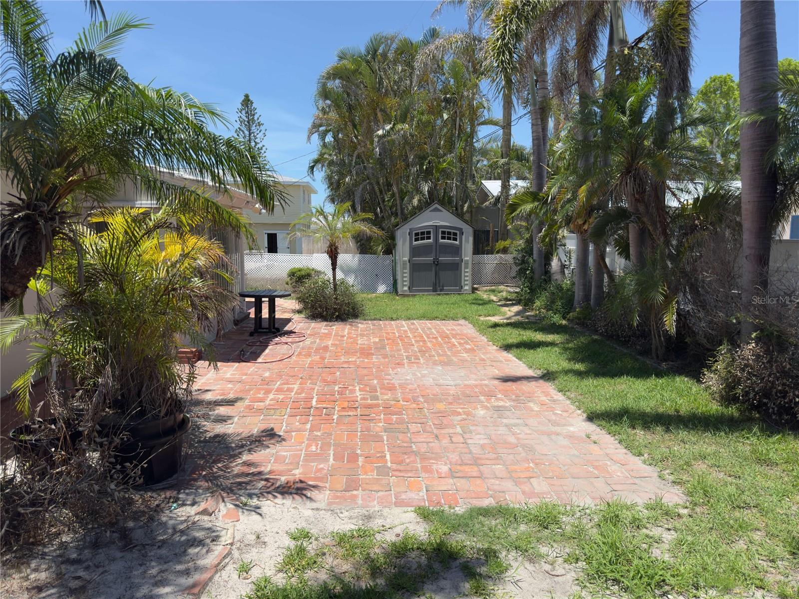 Listing photo id 11 for 16107 Gulf Boulevard