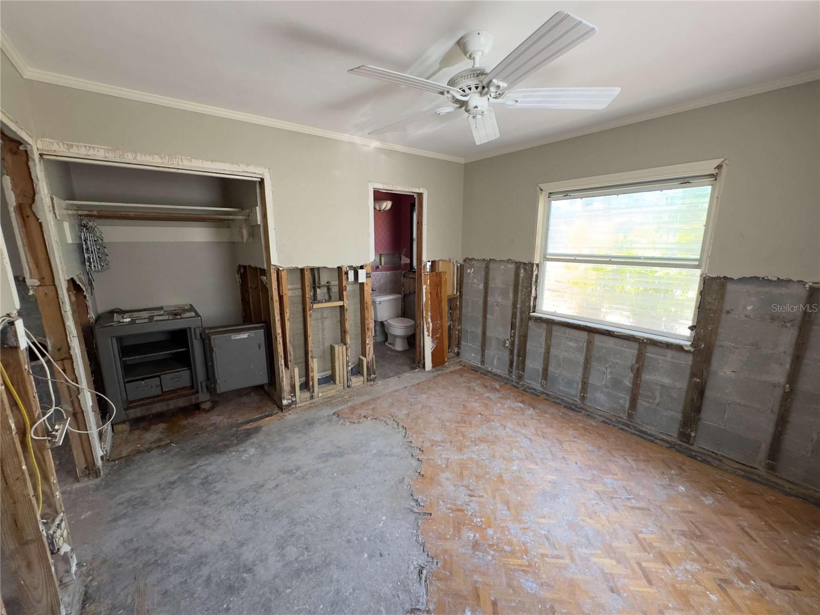Listing photo id 24 for 16107 Gulf Boulevard