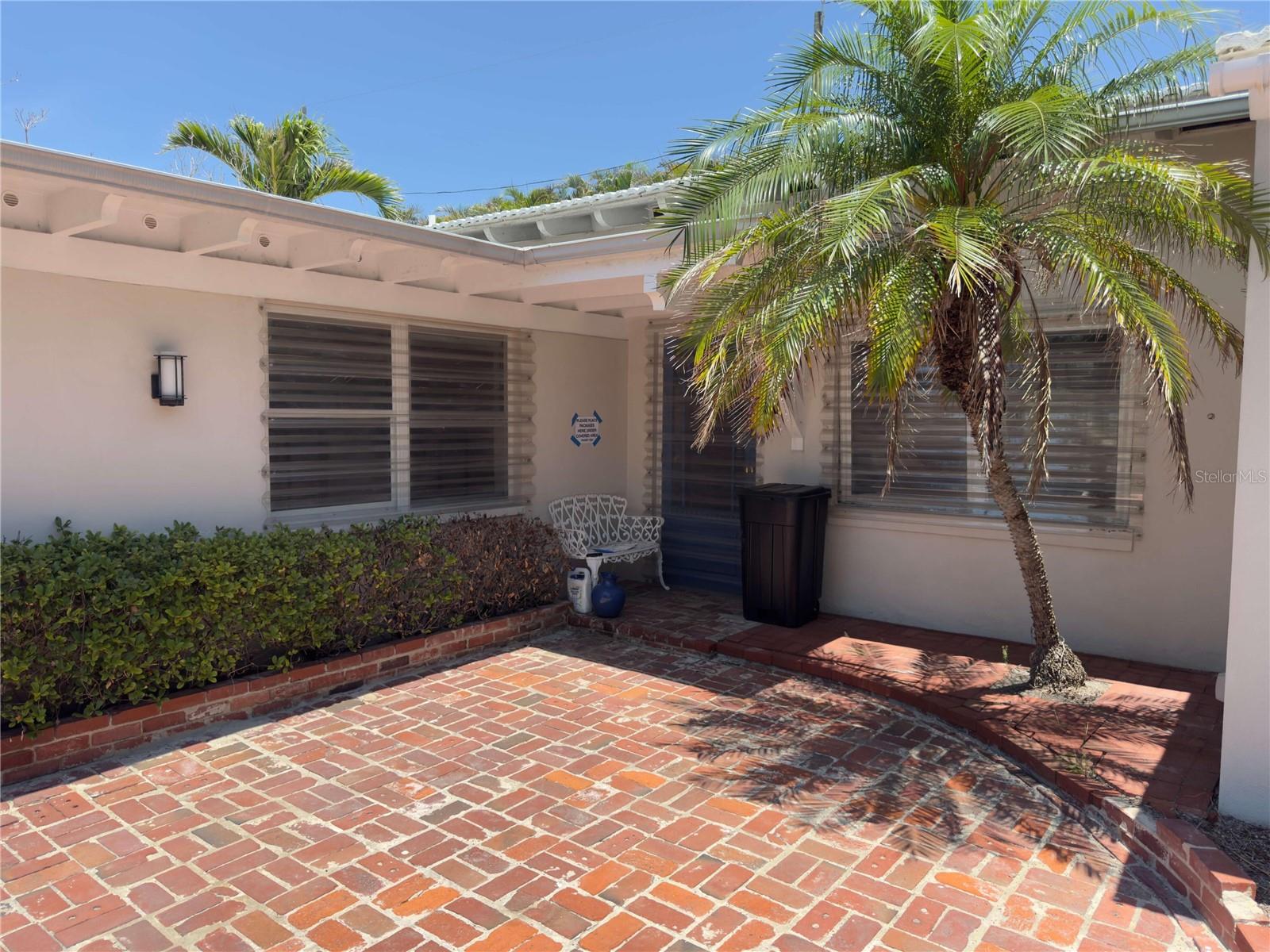 Listing photo id 7 for 16107 Gulf Boulevard