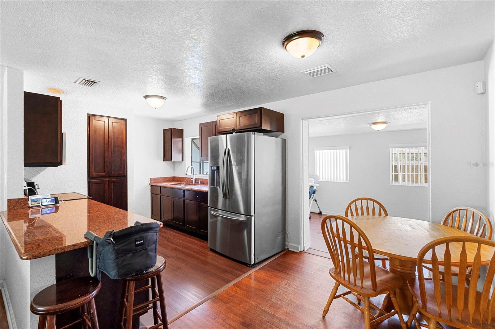 Image 3 of 30 For 1805 Paloma Avenue