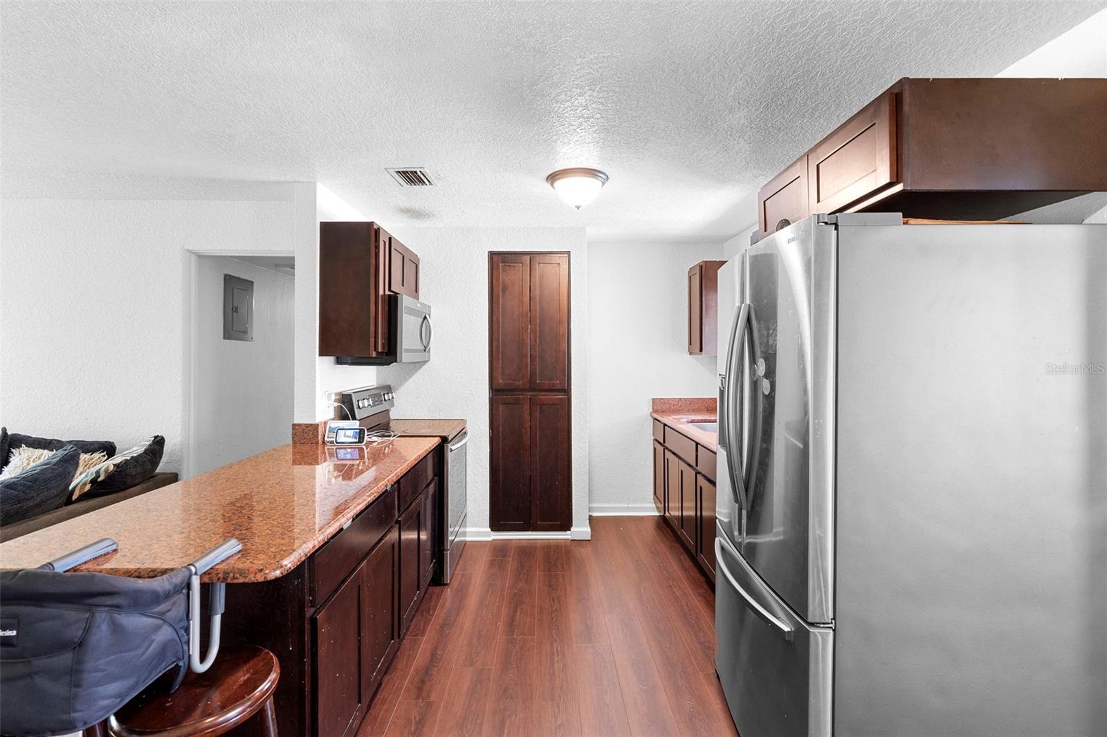Image 4 of 30 For 1805 Paloma Avenue