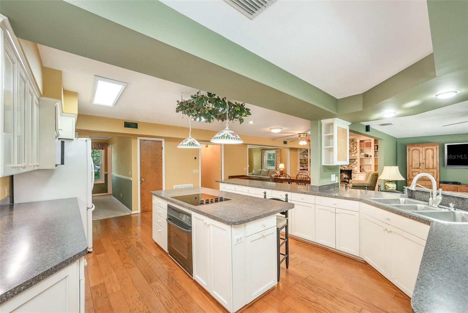 Image 18 of 44 For 6321 Quarterhorse Circle